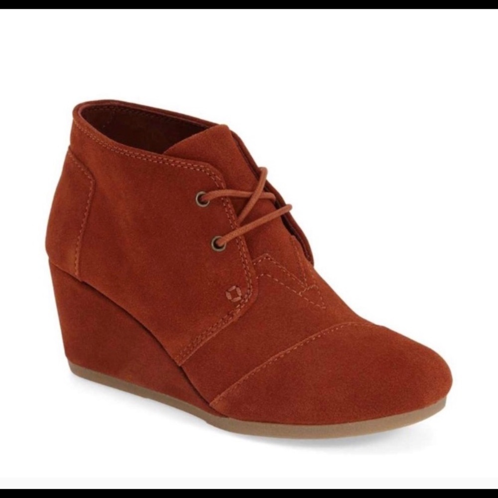 Toms Desert chukka wedge bootie